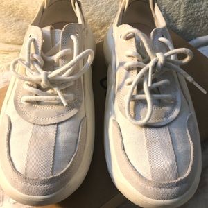 ⭐️UGG LA Cloud Low Size 9.5⭐️